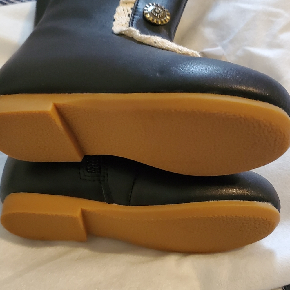 Boots - Picture 3 of 3